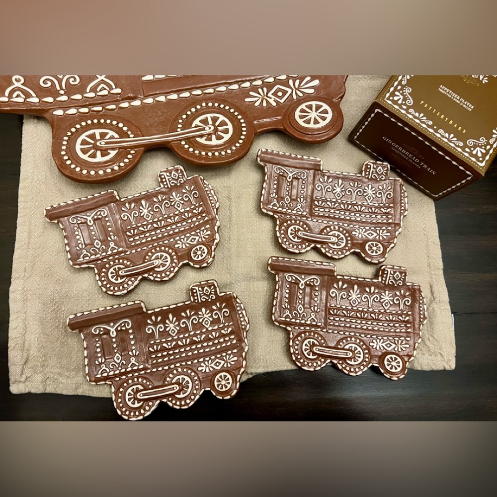 NWT Pottery Barn Gingerbread Train 4 Appetizer Plates